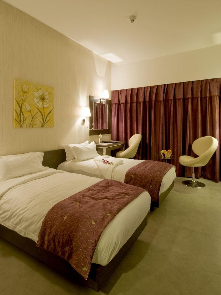 Goldfinch Hotel Мумбаи Экстерьер фото