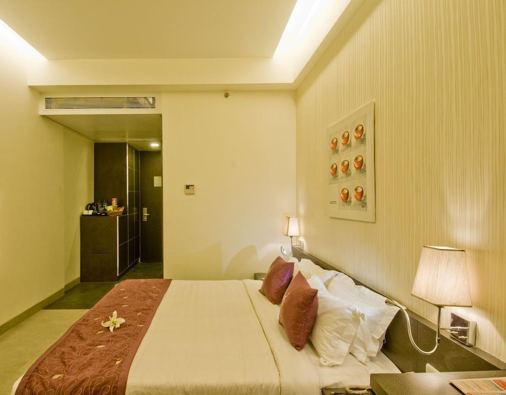 Goldfinch Hotel Мумбаи Экстерьер фото