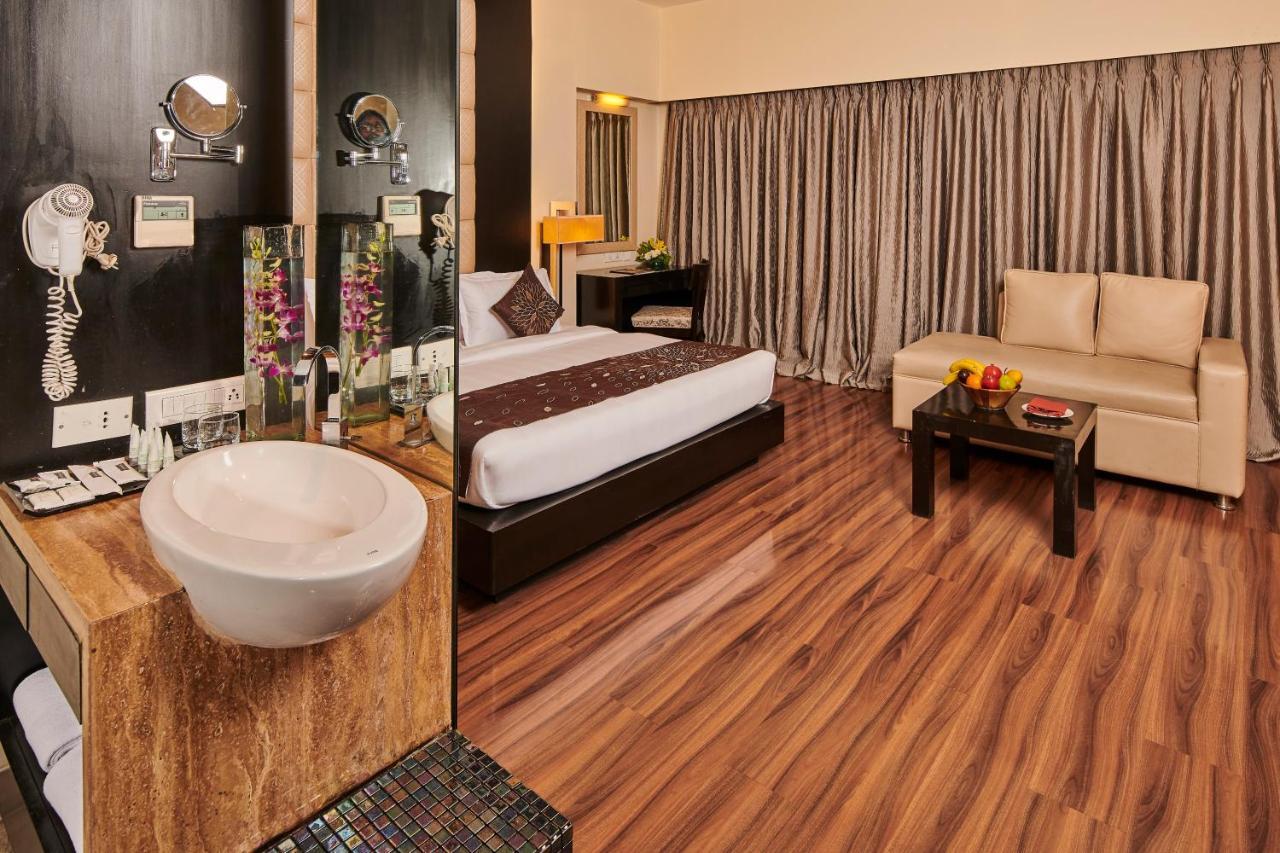 Goldfinch Hotel Мумбаи Экстерьер фото