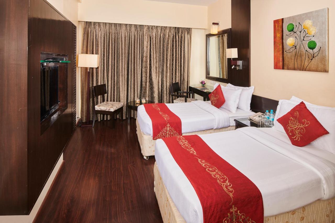 Goldfinch Hotel Мумбаи Экстерьер фото