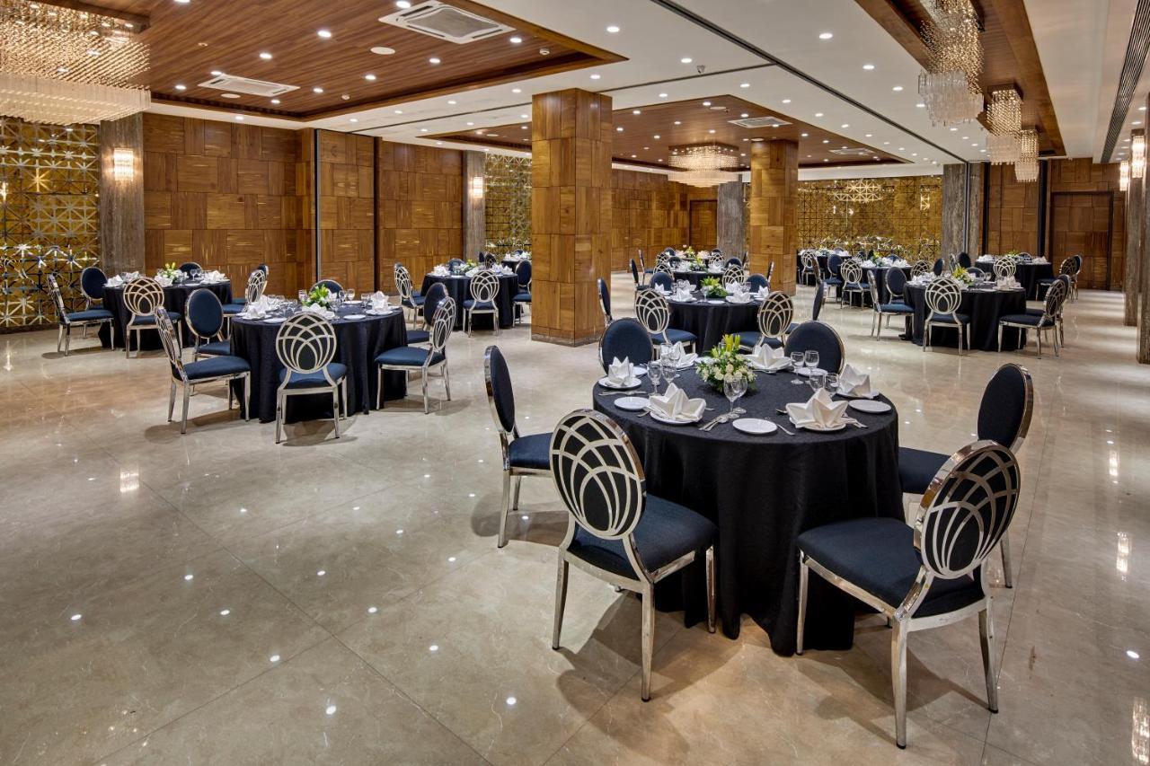 Goldfinch Hotel Мумбаи Экстерьер фото