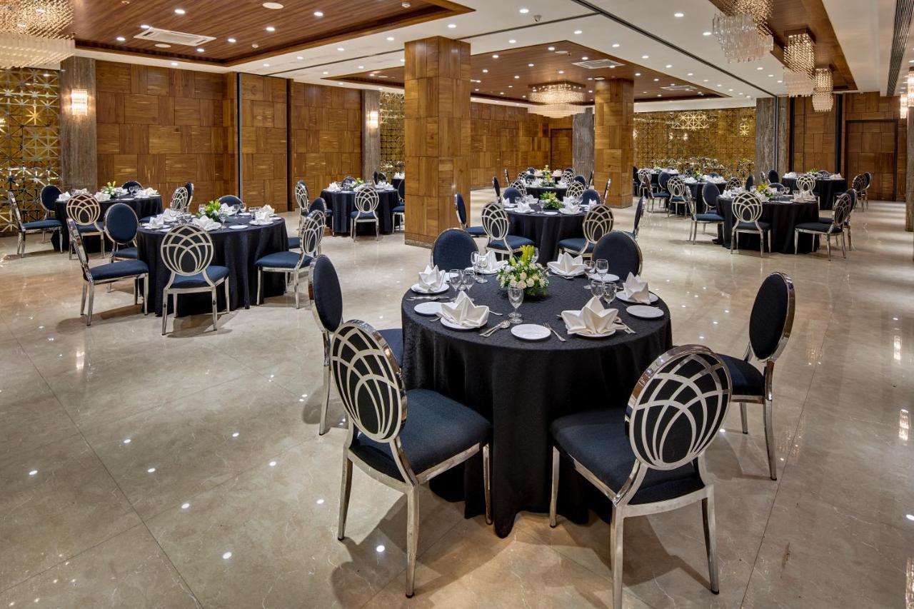 Goldfinch Hotel Мумбаи Экстерьер фото