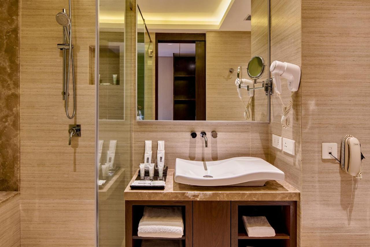 Goldfinch Hotel Мумбаи Экстерьер фото