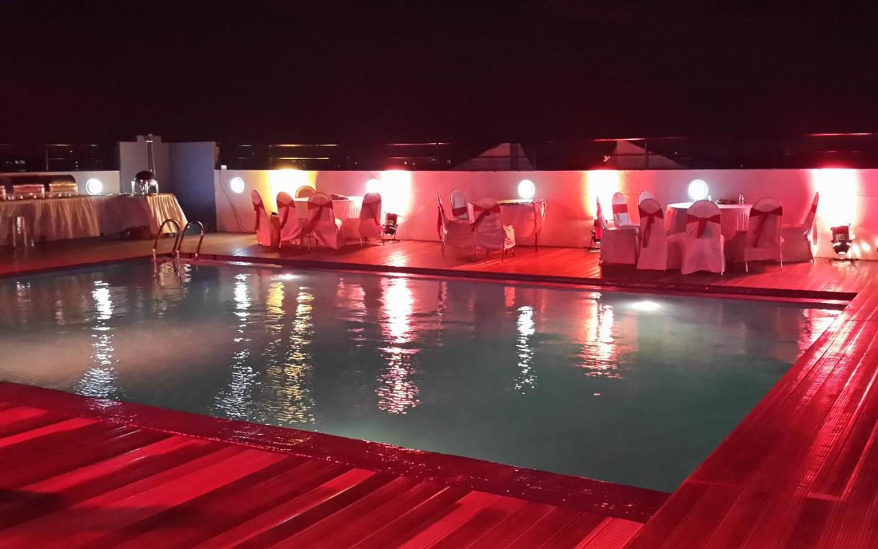 Goldfinch Hotel Мумбаи Экстерьер фото