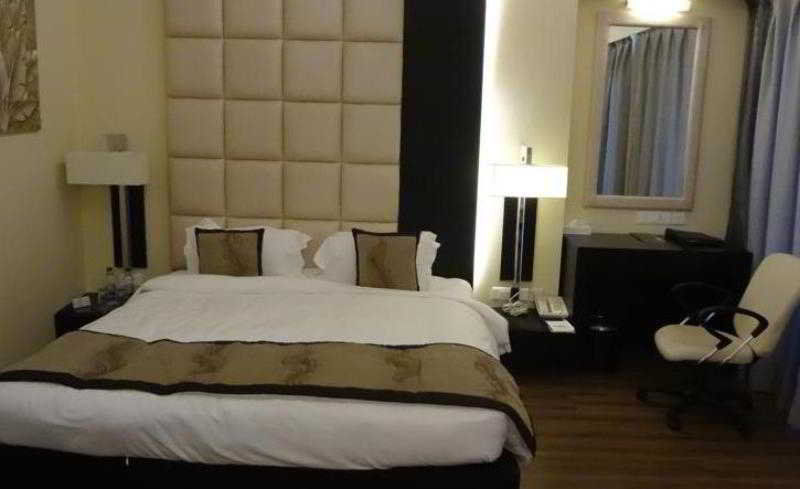 Goldfinch Hotel Мумбаи Экстерьер фото