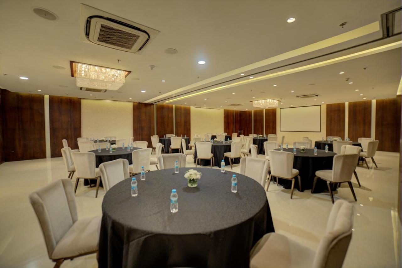 Goldfinch Hotel Мумбаи Экстерьер фото