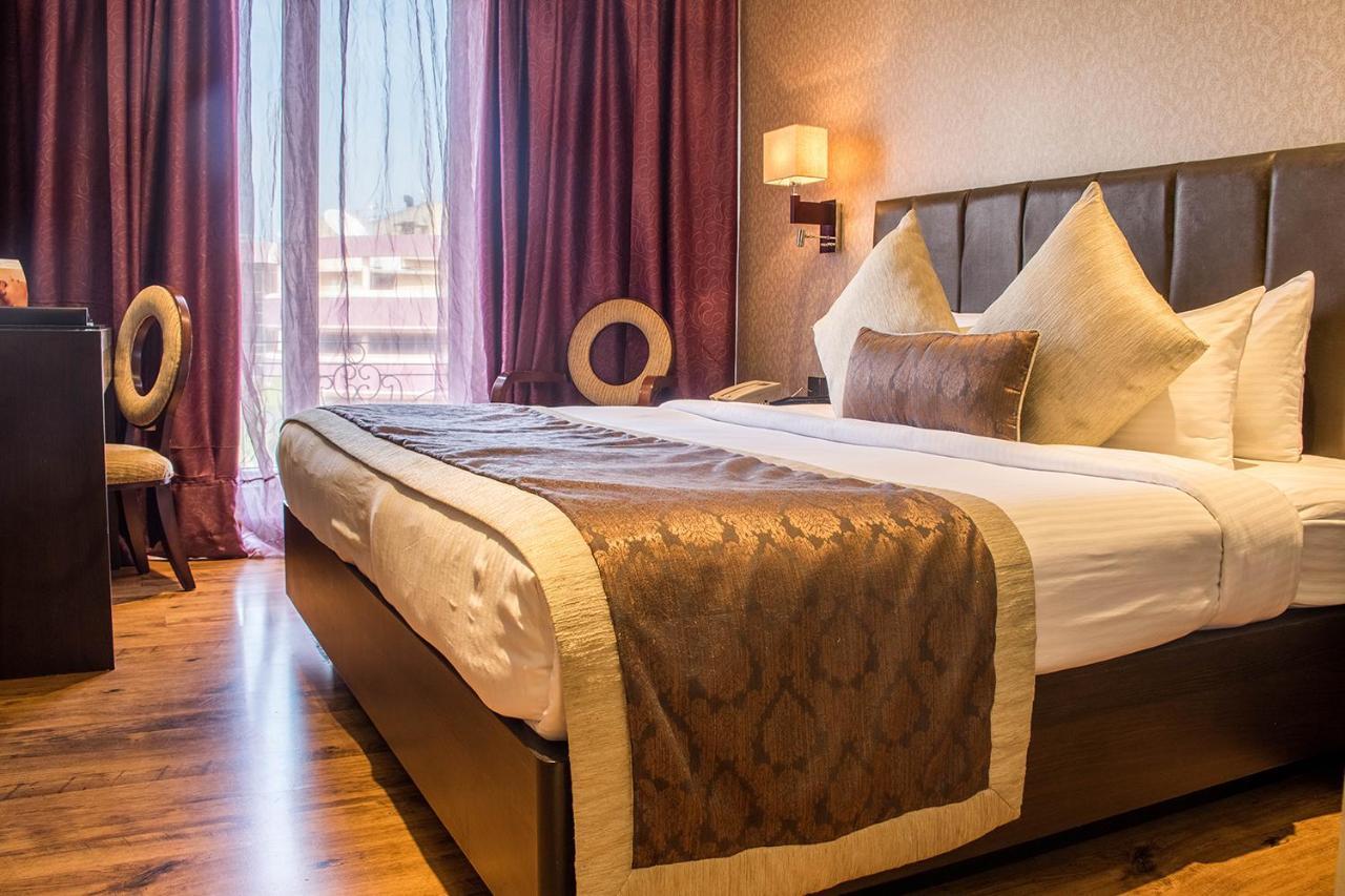 Goldfinch Hotel Мумбаи Экстерьер фото